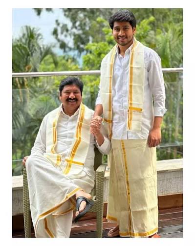 SBSUSA007's tweet photo. వీళ్లు అంతా ఇంతేనా!! బయట నీతులు చెప్పడం లోపల ఇలా!! 

మాజీ మంత్రి జోగి రమేష్ కుటుంబంపై గృహ హింస కేసు..!

*ఇబ్రహీంపట్నం పీఎస్‌లో జోగి రమేష్ కుటుంబసభ్యులపై జోగి రాజీవ్‌ భార్య మేఘన ఫిర్యాదు.*

*చీటింగ్‌, హత్యాయత్నం, గృహ హింస, వరకట్న వేధింపులకు పాల్పడ్డారని ఫిర్యాదు.*

*జోగి రమేష్‌, జోగి రాము కుటుంబాలకు చెందిన 11 మందిపై కేసు నమోదు.*

#AndhraPradesh