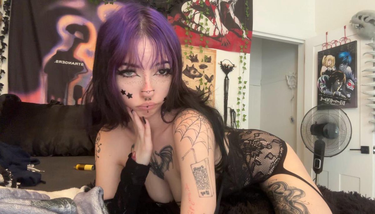 LaylaDarkRose's tweet photo. sorry i ghosted you i was depressed. now i'm horny wyd? https://t.co/ILsPvYpd6F