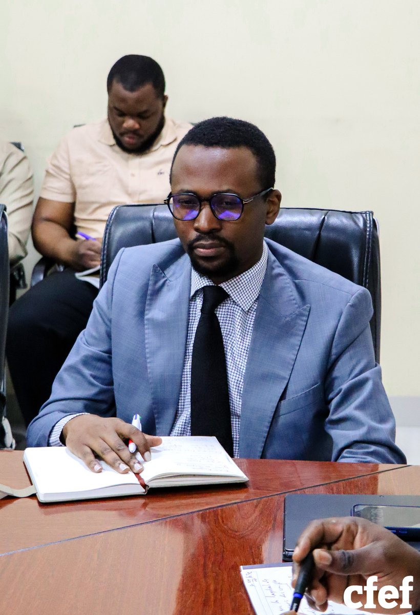 DeCom_CFEF's tweet photo. #PDL145T | Le 24 juillet 2026, le Coordonnateur National de la #CFEF, @diddy_kitukila, accompagné du Coordonnateur National Adjoint, Serge Songololo Aruna, a reçu une délégation de la Cour des comptes, conduite par le Chef de mission, Henri Emasikato Dika, en prélude à la mission officielle d'audit du Programme de Développement Local des 145 Territoires.
Cette rencontre préliminaire a permis à la délégation de la Cour des comptes de présenter les civilités à la nouvelle équipe dirigeante de la CFEF, de préciser les modalités de déroulement de la mission et de convenir du cadre de collaboration entre les deux institutions.
La mission, qui se déroulera au siège de la CFEF ainsi que sur les sites d'exécution du programme, portera sur les volets financier et technique opérationnel afin d'apprécier la conformité de la gestion, la performance de l'exécution des activités ainsi que le respect des principes de bonne gouvernance.
La CFEF réaffirme sa pleine disponibilité à accompagner cette mission, qui contribue au renforcement de la transparence, de la redevabilité et de l'efficacité dans la gestion des projets publics, conformément à la vision du Gouvernement.
#CFEF #PDL145T #courdescomptes #audit #bonnegouvernance #redevabilité #RDC
