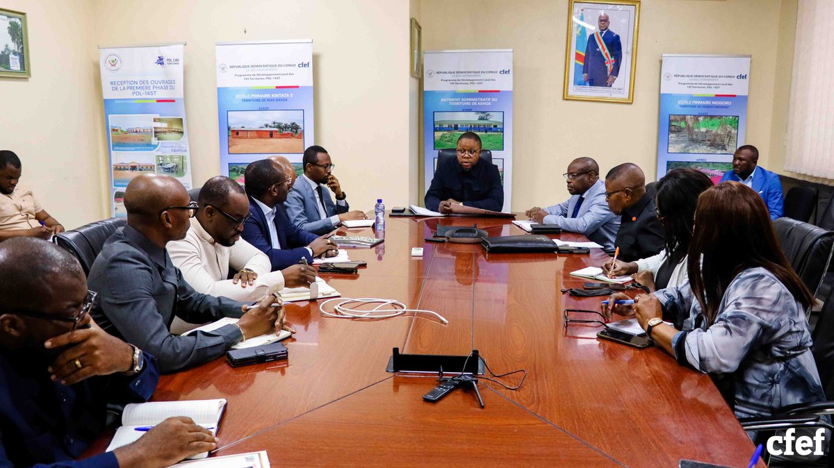 DeCom_CFEF's tweet photo. #PDL145T | Le 24 juillet 2026, le Coordonnateur National de la #CFEF, @diddy_kitukila, accompagné du Coordonnateur National Adjoint, Serge Songololo Aruna, a reçu une délégation de la Cour des comptes, conduite par le Chef de mission, Henri Emasikato Dika, en prélude à la mission officielle d'audit du Programme de Développement Local des 145 Territoires.
Cette rencontre préliminaire a permis à la délégation de la Cour des comptes de présenter les civilités à la nouvelle équipe dirigeante de la CFEF, de préciser les modalités de déroulement de la mission et de convenir du cadre de collaboration entre les deux institutions.
La mission, qui se déroulera au siège de la CFEF ainsi que sur les sites d'exécution du programme, portera sur les volets financier et technique opérationnel afin d'apprécier la conformité de la gestion, la performance de l'exécution des activités ainsi que le respect des principes de bonne gouvernance.
La CFEF réaffirme sa pleine disponibilité à accompagner cette mission, qui contribue au renforcement de la transparence, de la redevabilité et de l'efficacité dans la gestion des projets publics, conformément à la vision du Gouvernement.
#CFEF #PDL145T #courdescomptes #audit #bonnegouvernance #redevabilité #RDC