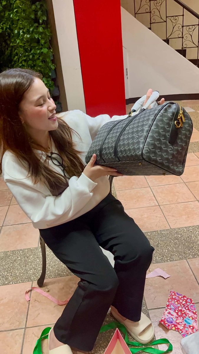 KrystonDiscord's tweet photo. Nothing makes us happier than seeing your genuine smile as you received our gift. 🤍

This bag may be simple, but it carries our love, support, and countless prayers for your journey ahead. We hope it becomes your trusted companion through every taping, every event, every flight, every adventure, and every dream you continue to chase.

May it witness the many beautiful chapters still waiting to unfold, more projects that showcase your talent, more opportunities that bring you closer to your dreams, and more travels that fill your heart with unforgettable memories.

Wherever this bag goes, may it always remind you that your Kryston family is cheering for you from near or far. We believe your best days are still ahead, and we'll continue to celebrate every milestone with you.✨👜💖

- Kryston Discord 👾
