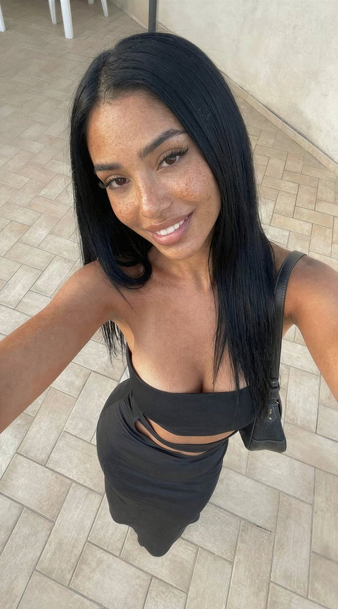 zareyaofficial's tweet photo. i missed you guys im back 🥰😘 https://t.co/iiT3uXpzQL