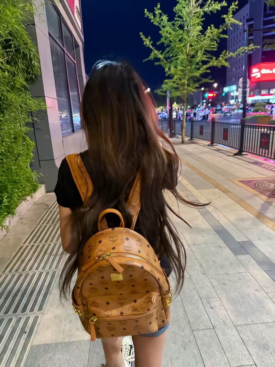 zhyyxin's tweet photo. 龟蜜们 我开始做微商了 大家有想买大牌平替和水晶手串的来找我好不好啊 我好久没开单了😭😭😭😭😭
可以给大家优惠 加我的v随便看好嘛😭😭nadiyaaaa07
品质都很好 也很便宜 https://t.co/AkHXmqgTmX