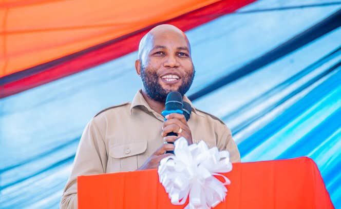 HildaNewton21's tweet photo. ‼️HABARI MBAYA‼️

Jioni ya leo Katibu wetu wa CHADEMA kanda ya Serengeti @jacksonmnyawam2  amesomewa kesi ya mchongo ya UGAIDI pamoja na wanachama wengine zaidi ya 10 Shinyanga, usiku huu wamepelekwa Gerezani Shinyanga. https://t.co/bVtC8gsd2S