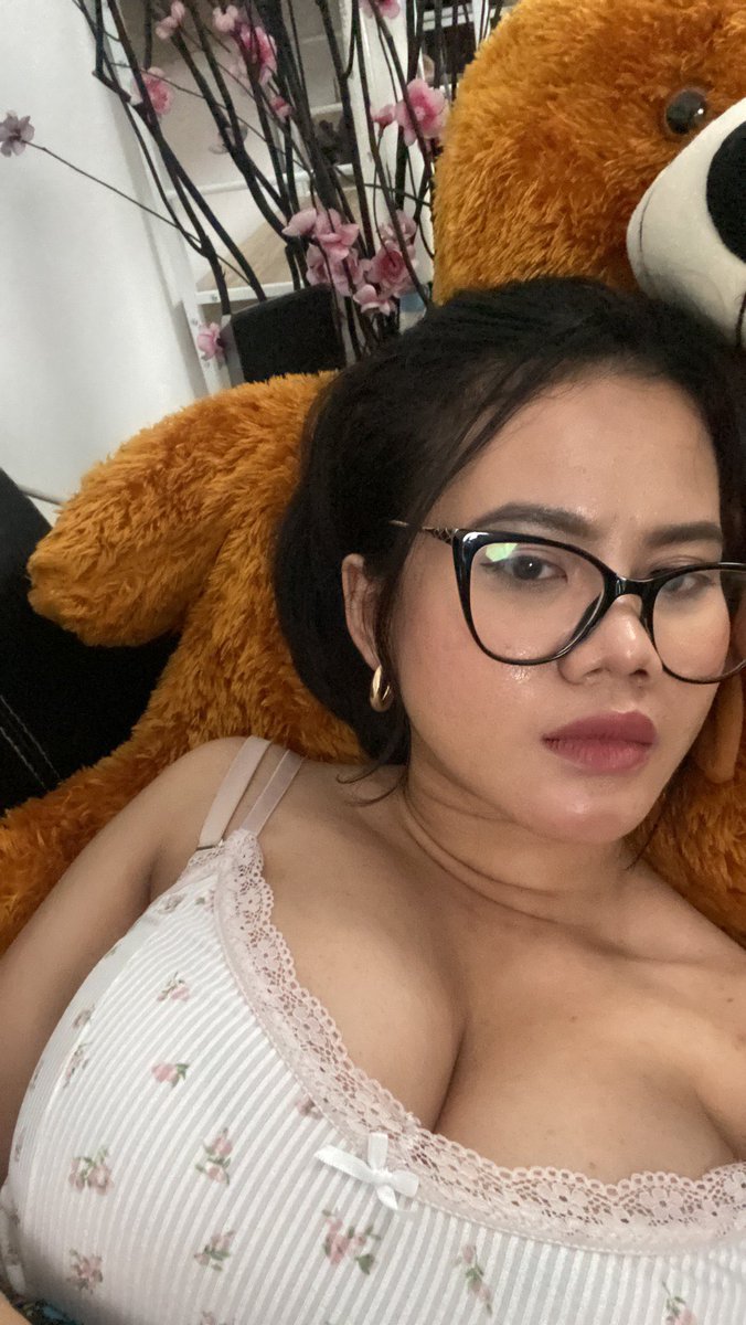 yourxxslut's tweet photo. im here https://t.co/tI9wJkKtZI