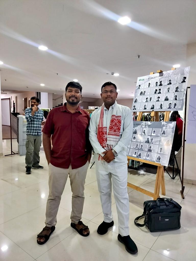 AymChief's tweet photo. आज रविन्द्र भवन, भोपाल में आयोजित Green Hub Program में TLP के पुराने साथियों से वर्षों बाद मिलना हुआ। 
आज की यह मुलाकात केवल एक पुनर्मिलन नहीं थी, बल्कि उन सुनहरे पलों को फिर से जीने का अवसर भी बनी। 

#shivanshukol https://t.co/QnrdIvqL8e