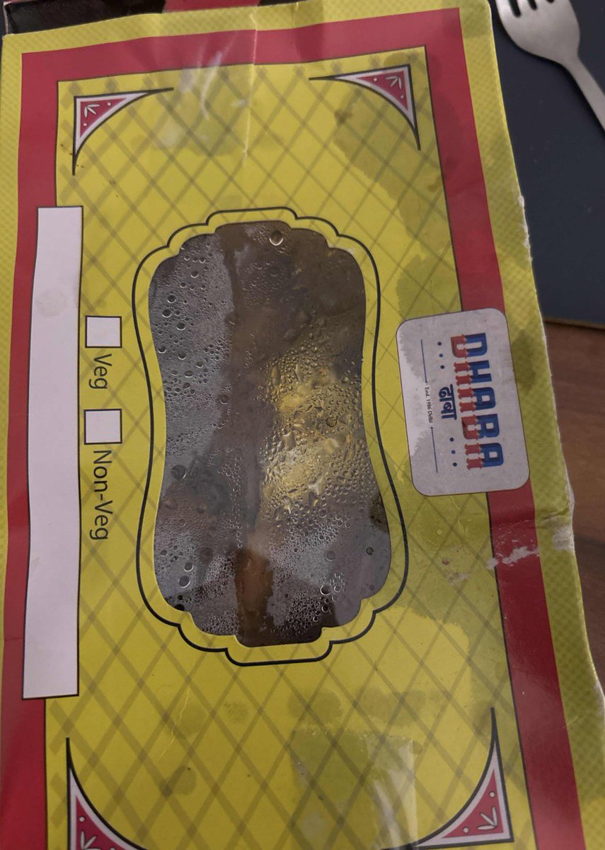 TanveeJaggi's tweet photo. What’sup @SwiggyCares @Swiggy @harshamjty 243876040181916
Ordering on an offer gives this quality &amp; quantity of food all soaked in water? 
I have paid for it, the restaurant has conveniently sent the food in this condition at 10pm! quality checks?
Also Swiggy support is useless. https://t.co/100SU5YNGM