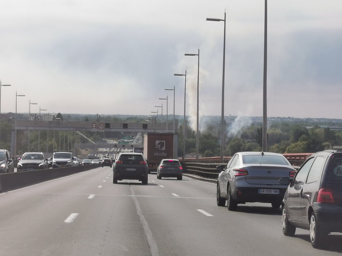 HumanRobot11's tweet photo. Feu sur #BordeauxLac vers 18h

#Gironde #incendie #feux #pompiers https://t.co/qtKKxQ27sn