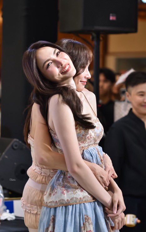 charlottefvg's tweet photo. คนที่เล่นกับใจม๋าเด็กเก่งที่สุด ใจจะหลุดแล้วม๊างงงน่ะ

CL WITH AUMAUM
#AumAumMarketXCharlotte https://t.co/KdusCns4mR