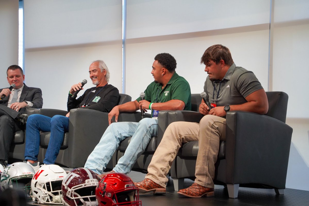 ENMUFootball's tweet photo. Introducing: the Art Briles era🏈

#ENMUFootball | #ALLIN | #ENMU https://t.co/IByJg7aSJL