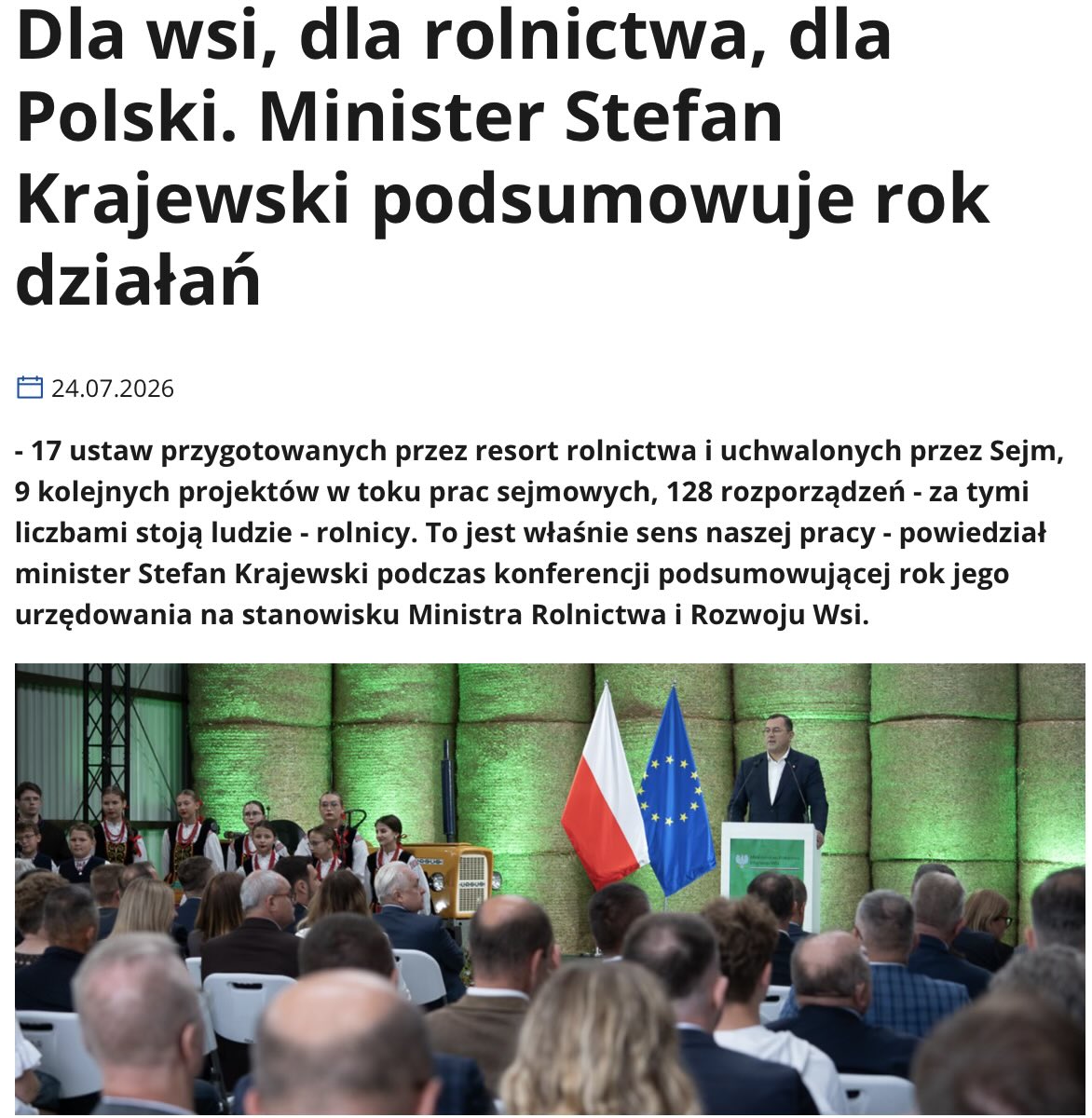 k_cieciora's tweet photo. Nie mieliśmy jeszcze tak złego ministra rolnictwa. @StefanKrajewski poza aktualizowaniem ustaw wprowadzonych przez nasz rząd nie miał żadnej sensownej inicjatywy ustawodawczej. Zgodził się natomiast na nowe umowy z Ukrainą i Mercosur.

Wiemy, że czekają nas cięcia w dopłatach ze Wspólnej Polityki Rolnej. Za komisarza @jwojc wynegocjowaliśmy 5 mld euro rocznie, obecnie komisarz Serafin proponuje 3,5 mld euro. Dodatkowo tracimy drugi filar WPR, co wypacza jej sens – minister rolnictwa stanie się tylko księgowym, a nie inicjatorem polityk rolnych. Krajewski firmuje tę degrengoladę i opiewa ją jako sukces.

Minister Krajewski obiecywał ogromne wsparcie dla rolników w kryzysach, lecz zawsze zawodził. Jego propozycja rekompensat za nawozy to 20 zł do hektara, podczas gdy za Zjednoczonej Prawicy wspieraliśmy 500 zł do hektara.

Czekają nas globalne zmiany w rolnictwie zmieniające zasady gry na rynkach. W tym czasie Krajewski myślał nie o reformach i ochronie rolników, lecz o skasowaniu ich z dopłat w ramach tzw. „Aktywnego Rolnika”. Przy okazji obrażał prezydenta @NawrockiKn za słuszne weto.

Najbardziej zniechęcające jest wykorzystanie sprawy Szymona Kluki – rolnika skazanego za to, że jest rolnikiem. Zorganizowałem w tej sprawie komisję sejmową w 2024 r. Minister obiecał ustawę o ochronie rolników, lecz nic nie zrobił do wiosny 2026. Pobudziło go dopiero to, że wraz z Radą Rolniczą przy prezydencie przygotowałem ustawę skierowaną do Sejmu przez prezydenta Karola Nawrockiego. Z inicjatywy Krajewskiego została zamrożona; teraz pracujemy nad jego projektem, który według ekspertów jest niewystarczający z punktu widzenia interesów rolników.

Na podsumowanie: Krajewski swoim nieróbstwem spacyfikował nawet @EKOlodziejczak_. Biedny Michał dostał od Tuska zakaz organizacji strajków, więc nagrywa filmy o zrywaniu śliwek z drzewa i kąpaniu się pod polną deszczownicą.

Nowy rząd musi powstrzymać tę absolutną bierność i brak decyzyjności w @MRiRW_GOV_PL. Będzie ciężko wysprzątać te stajnie Augiasza. Poniżej tylko propaganda i fotka z eventu podsumowującego miniony rok – urzędnicy zwiezieni z Warszawy na wydarzenie, na które żaden szanujący się rolnik by się nie pojawił.
