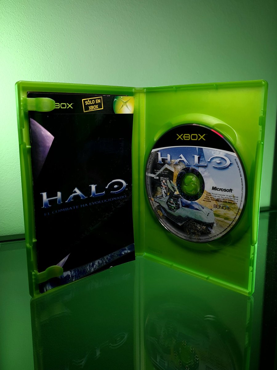 moonlightdelia's tweet photo. Halo: Combat Evolved 2001 
💚 XBOX https://t.co/sAn4njphz1