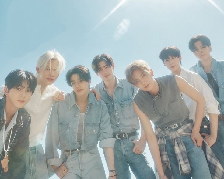 BRINGOT7BACK's tweet photo. Você está em um avião quando alguém pede para trocar de lugar com você. Depois de aceitar, você se senta no novo assento e percebe que o seu vizinho é o seu bias do ENHYPEN. Qual seria a sua reação?

Me: Eu ficaria congelada

#HYBE_Address_ENHYPEN_Q2
#BoycottHYBE_EnforceReform https://t.co/qQqqCp37Vs