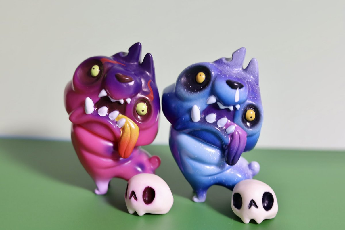 bafusamiko's tweet photo. houndwichさんの
Ghoul Pup - Pink Demon
冬のワンフェスの時の時がブルーだったので並べるとめっちゃ良い感じ✨️
鼻にドクロ載せてるのがめっちゃ可愛いんだよな🥰
今回ワンフェスに来られなくなっちゃった分の通販でしたけど、入手する機会を貰えて良かったです☺️
ありがとうございます✨️ https://t.co/YnR3X8U5oJ