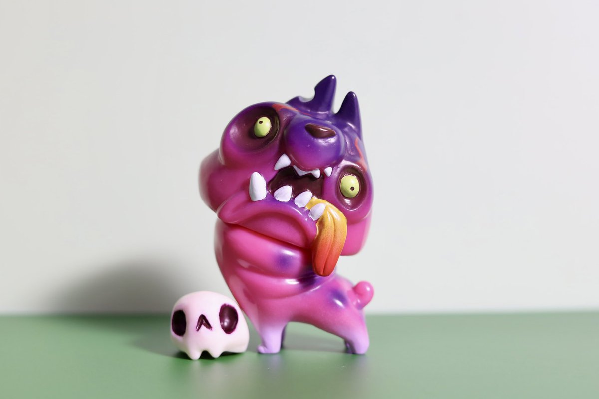 bafusamiko's tweet photo. houndwichさんの
Ghoul Pup - Pink Demon
冬のワンフェスの時の時がブルーだったので並べるとめっちゃ良い感じ✨️
鼻にドクロ載せてるのがめっちゃ可愛いんだよな🥰
今回ワンフェスに来られなくなっちゃった分の通販でしたけど、入手する機会を貰えて良かったです☺️
ありがとうございます✨️ https://t.co/YnR3X8U5oJ