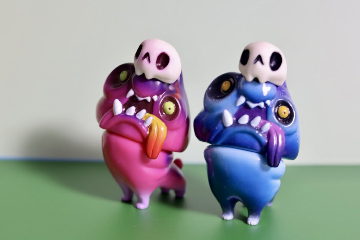 bafusamiko's tweet photo. houndwichさんの
Ghoul Pup - Pink Demon
冬のワンフェスの時の時がブルーだったので並べるとめっちゃ良い感じ✨️
鼻にドクロ載せてるのがめっちゃ可愛いんだよな🥰
今回ワンフェスに来られなくなっちゃった分の通販でしたけど、入手する機会を貰えて良かったです☺️
ありがとうございます✨️ https://t.co/YnR3X8U5oJ