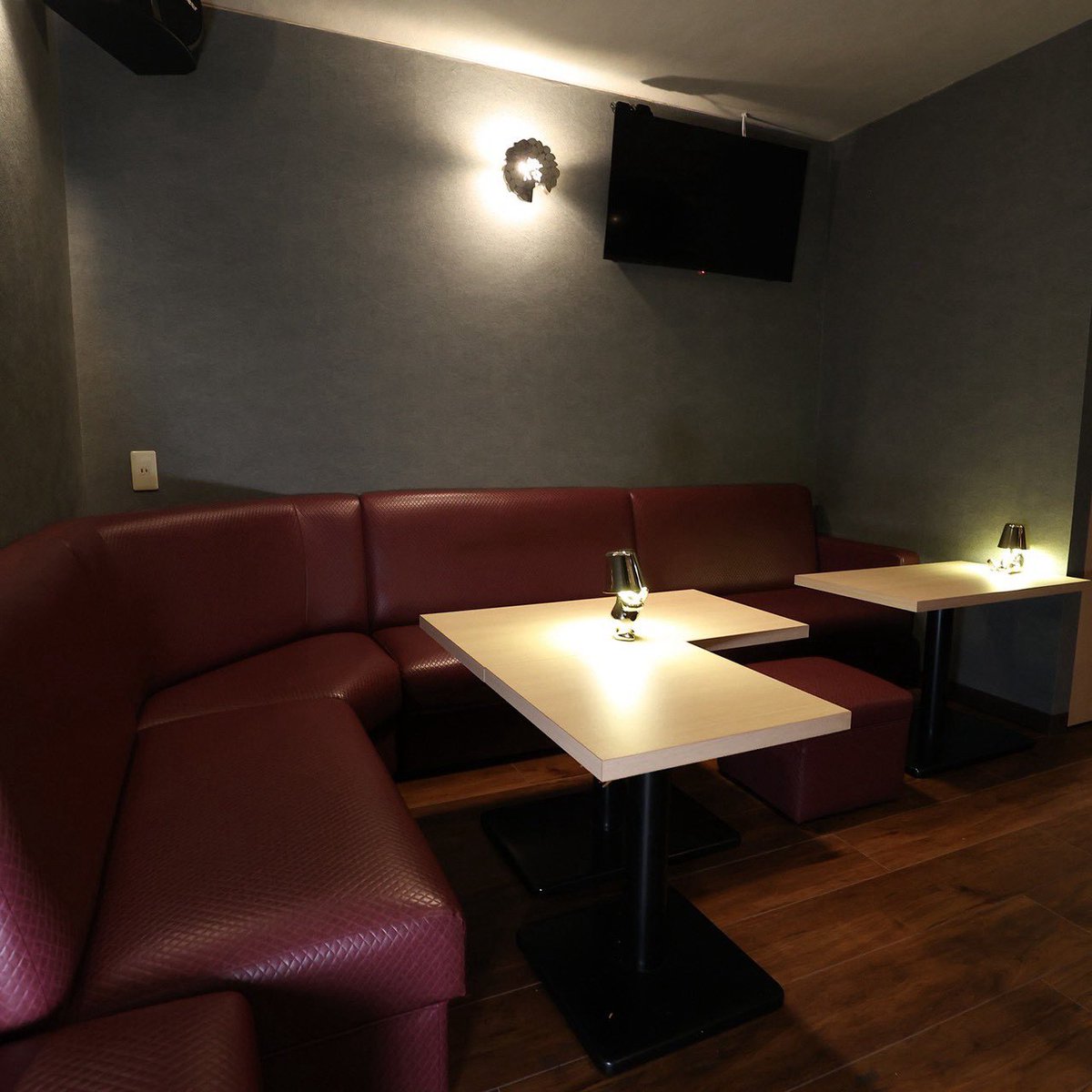 1Prqr's tweet photo. 一部の方にはお伝えしていましたが、名古屋の栄エリアでバーをオープンすることになりました！
ぽっちゃりコンセプトの店ではないので、ここで宣伝などはあまりする予定はないですが、名古屋にお立ち寄りの際は遊びに来ていただけると嬉しいです🥲
場所などはご連絡いただいたらお伝えします！！ https://t.co/ljycolR1l4