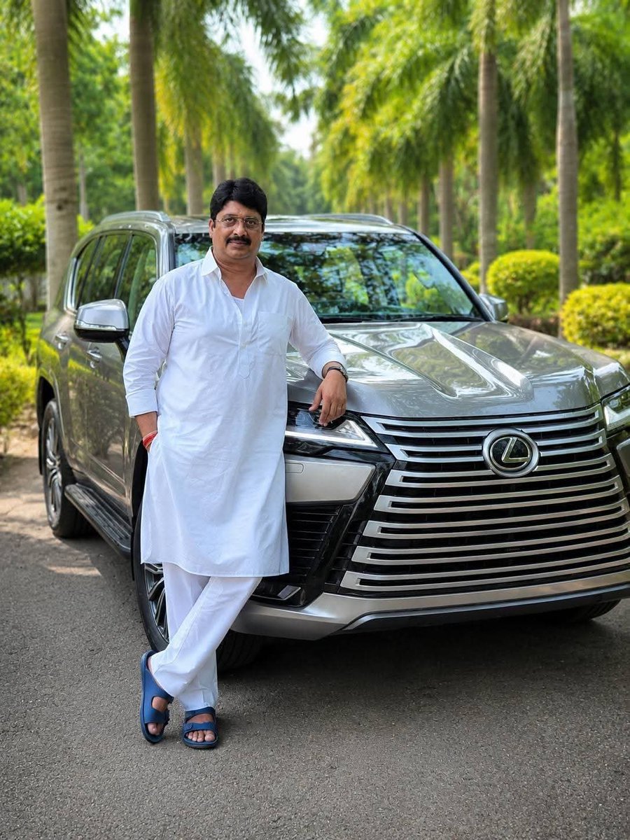 Mayank_Prataap's tweet photo. Congratulations hon'ble sarkar ji on adding a new Lexus to your fleet. https://t.co/9DKOUgJbBg