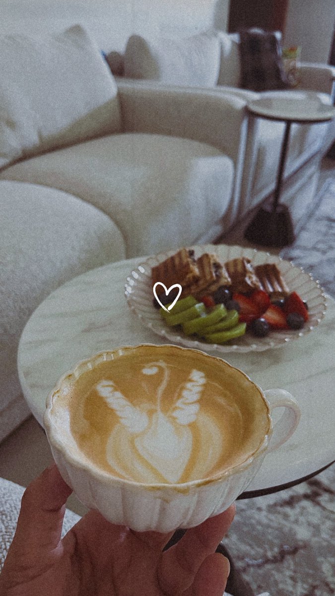 wrood900's tweet photo. كُل بيتٍ يُشبه صاحبه في حالتهِ في كرمه وبخله .. في حنانه وقسوته ..، هُناك بيوت طيبة، حنونة، دافئة، وبيوت كئيبة ، خانقة ، باردة .. البشر هم أرواح البيوت ..✨ https://t.co/IIfEMxXrZ9