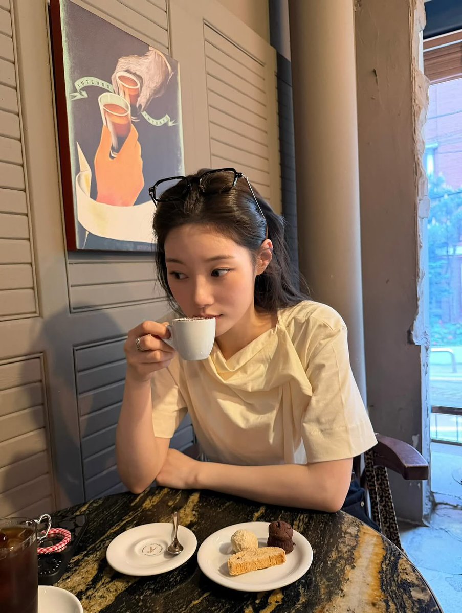 i2vy8's tweet photo. 그리고 또 영원한 추구미…
정채연…
청순한데 어른같고 여리한데 단단해보임
너무 되고 싶은 여자야 🧎‍♀️ https://t.co/hp2poEAOkO