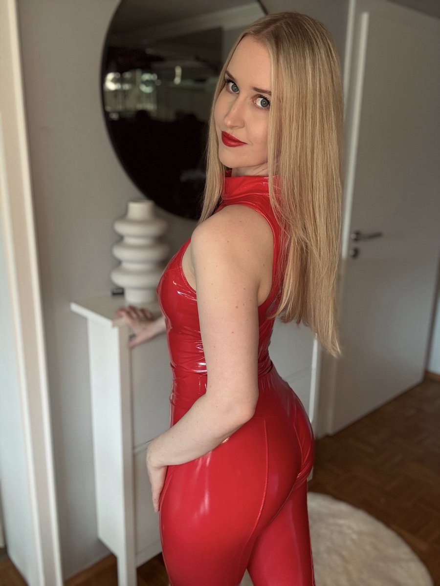 Ella_brdt's tweet photo. Rot ist die Farbe der Liebe ❤️ https://t.co/f0IvEk06LD
