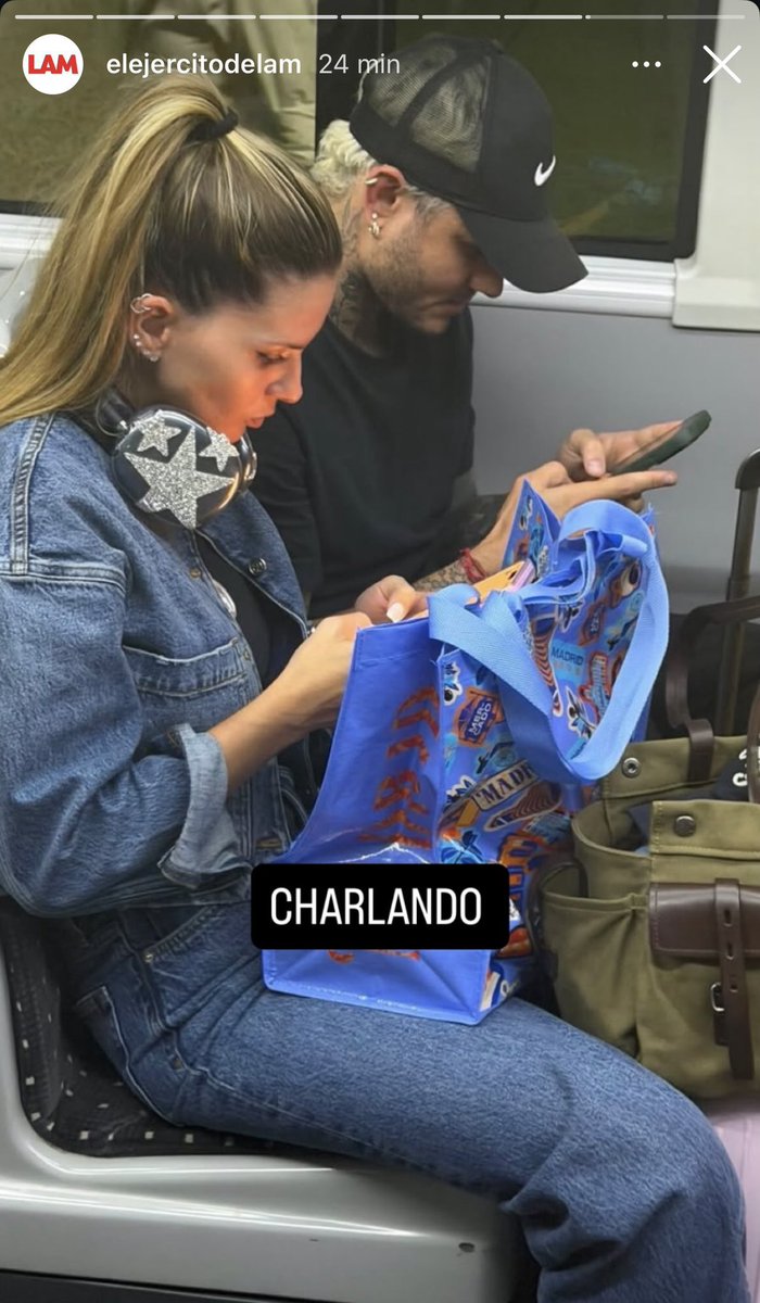 CarlaMu70924448's tweet photo. @GabyLP7 No puedo con que tiene que viajar de piernas abiertas 😂😂😂 no le pagaron ni para mandar la valija a bodega. https://t.co/n5zY3p1IUo