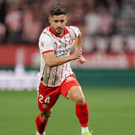 solofichajes123's tweet photo. Oferta de 1 millón de euros del @RCDeportivo por el lateral izquierdo de 33 años del @GironaFC Álex Moreno, según asegura @Santi_J_FM

🔸Negociación activa entre ambos clubes para intentar cerrar el traspaso lo antes posible https://t.co/tr5nJBtZB6