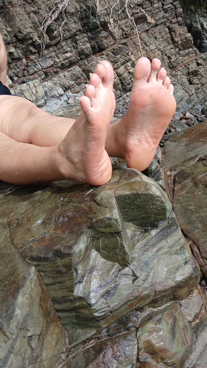 grassifeetgoddess tweet media
