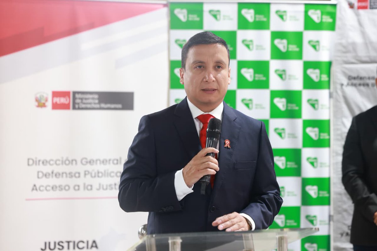 MinjusDH_Peru's tweet photo. "Para mí es muy satisfactorio estar aquí en una nueva acción conjunta entre dos importantes instituciones, demostrando que es posible la articulación en favor de la ciudadanía. Sobre todo, en lugares como la Estación Cabitos, que es testigo del traslado de miles de personas que utilizan este sistema", indicó el ministro Jiménez en su discurso.