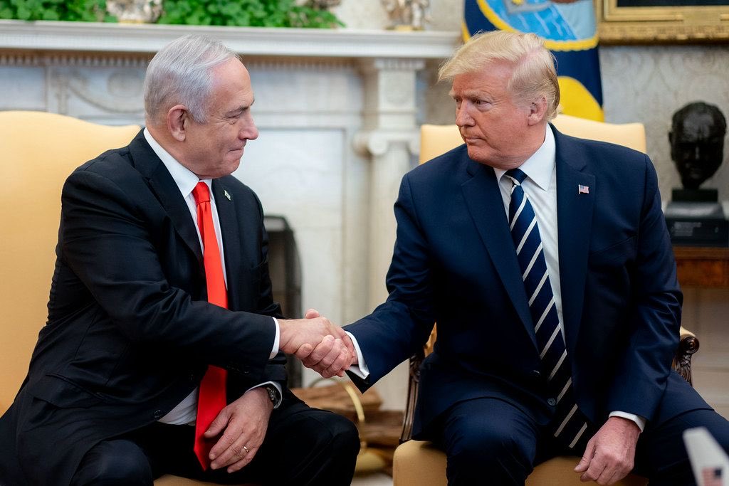 MonicaLaredo2's tweet photo. 🇮🇱Escritório do Primeiro-Ministro:

A convite do Presidente Trump, o Primeiro-Ministro Benjamin Netanyahu viajará na próxima segunda-feira para uma visita a Washington.

Durante a visita, o Primeiro-Ministro se reunirá na terça-feira com o Presidente Trump na Casa Branca e participará do funeral do senador Lindsey Graham, amigo de Israel.