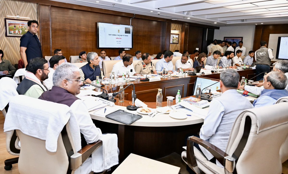 byadavbjp's tweet photo. Chaired a review meeting on measures taken by the Govt. of Haryana to 
address air pollution in Delhi-NCR along with Haryana CM Shri @NayabSainiBJP ji, Environment Minister, Government of Haryana Shri @RaoNarbir ji, and senior officials in Gurgaon today.

Extensive discussions were held on core issues which will be helpful in combating the problem of air pollution in Delhi-NCR with particular focus on legacy waste, road dust, industrial pollution and strengthening the infrastructure to enable accelerated EV adoption. 

🔗 https://t.co/dGyn6jwlHt