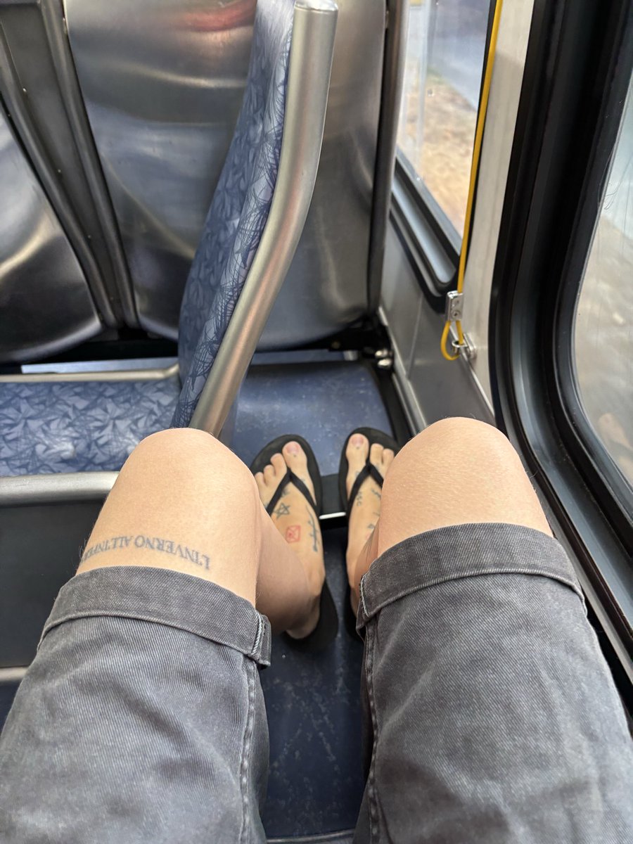 7elevatedthots's tweet photo. I โฅ๏ธ flip flops
got back into them after a long hiatus #flipflopping everywhere now plus foot tats get to have a moment too https://t.co/AvrAUBM1pG