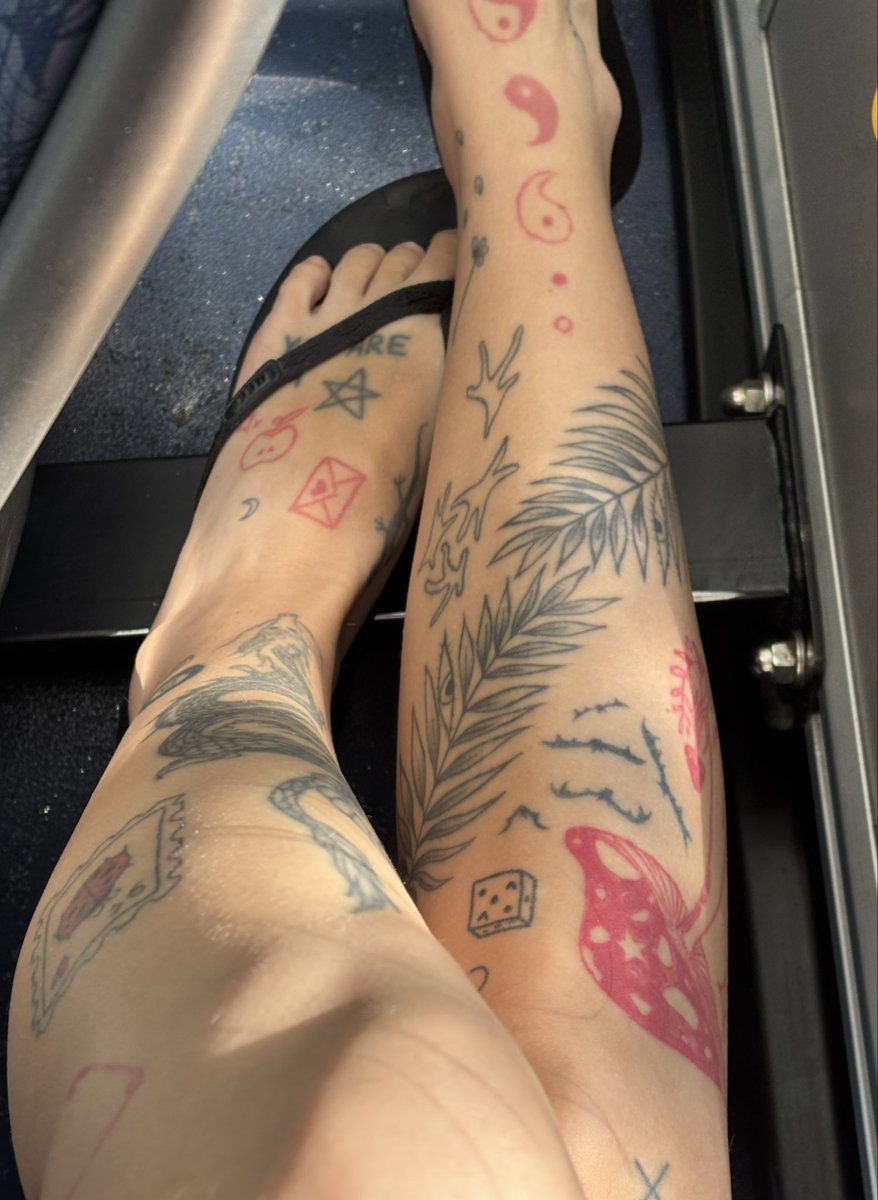 7elevatedthots's tweet photo. I โฅ๏ธ flip flops
got back into them after a long hiatus #flipflopping everywhere now plus foot tats get to have a moment too https://t.co/AvrAUBM1pG