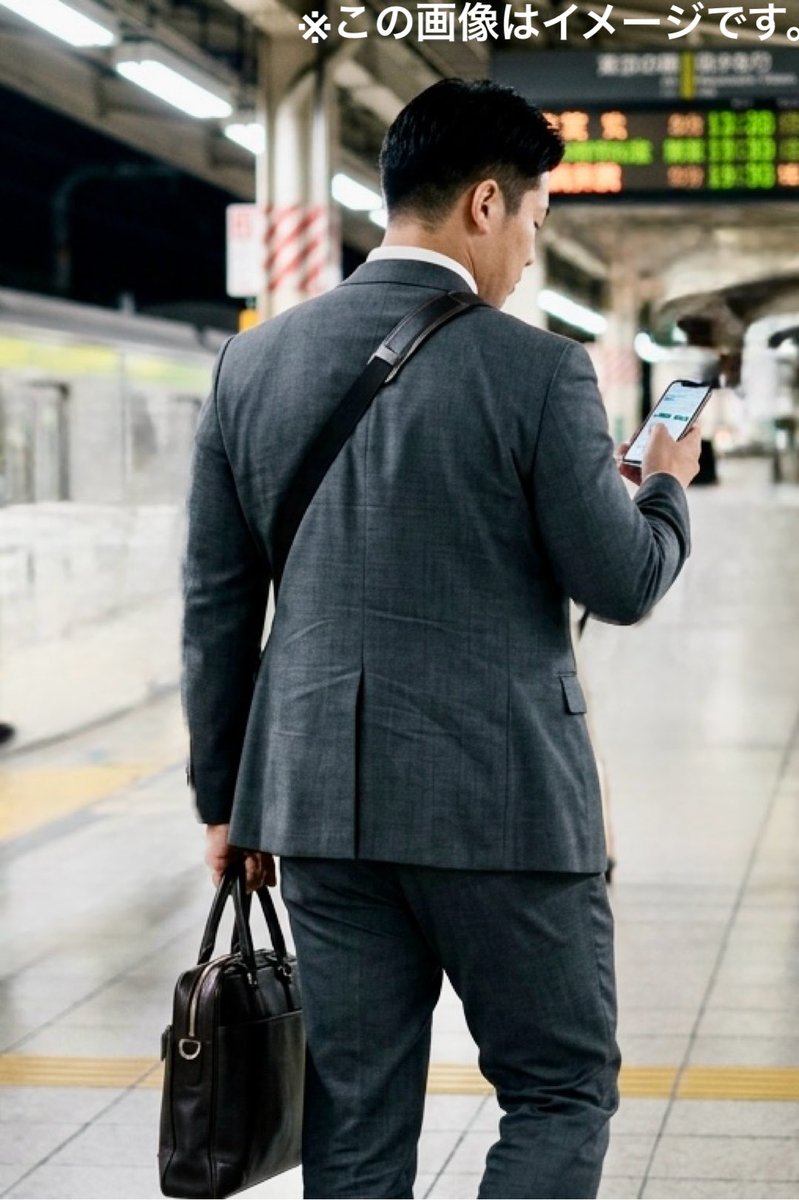 86Dkmr's tweet photo. 数日前、帰宅途中に乗換駅で歩いていると斜め前のスーツリーマン君が、某ゲイ向けマッチングアプリを見ているのが目に入り、こっち系には見えない風貌のリーマン君だったので…💦 https://t.co/0ySUDcucD8