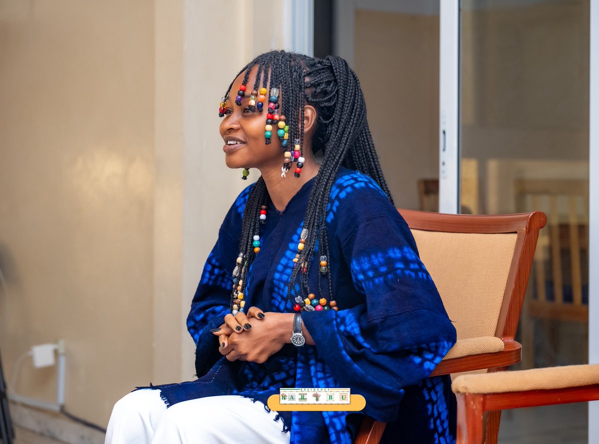 Yenamarre_NTS's tweet photo. Retour en images - Jour 4

La quatrième journée de la 4ᵉ cohorte du programme a débuté avec une session sur l’intégration africaine, animée par Sylvestine Mendy, invitant les participants à réfléchir aux enjeux de la coopération et de la solidarité entre les peuples africains. Ils ont ensuite travaillé leur prise de parole en public aux côtés de Abdou Malick Kouyate Fassaha, avant de clôturer la journée par une visite au CETUD, à la découverte des initiatives mises en œuvre pour améliorer la mobilité urbaine au Sénégal.

#MobilitéCitoyenne #Karibu #IntégrationAfricaine #PriseDeParole #Leadership #CETUD #Jeunesse #EngagementCitoyen #Afrique #Apprentissage