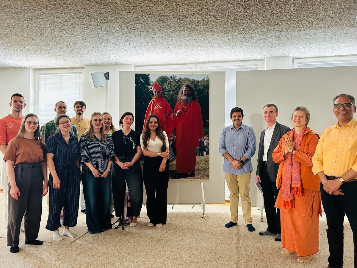 HROeAustria's tweet photo. Building bridges through authentic Sanātan Dharm education. On 6 June 2026, HRÖ welcomed Prof. Dr. Martin Fischer, KPH Vienna/Lower Austria faculty and students to Shiva Mandir, Vienna, for an interactive session on Hindu beliefs, practices and life in Austria. #HRÖ #SanatanDharm https://t.co/A1dXNUIDn9