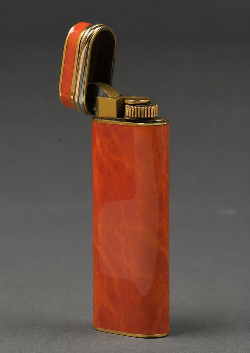 luusssso's tweet photo. Vintage Cartier lighter designs >> https://t.co/IMhbKL8zBn