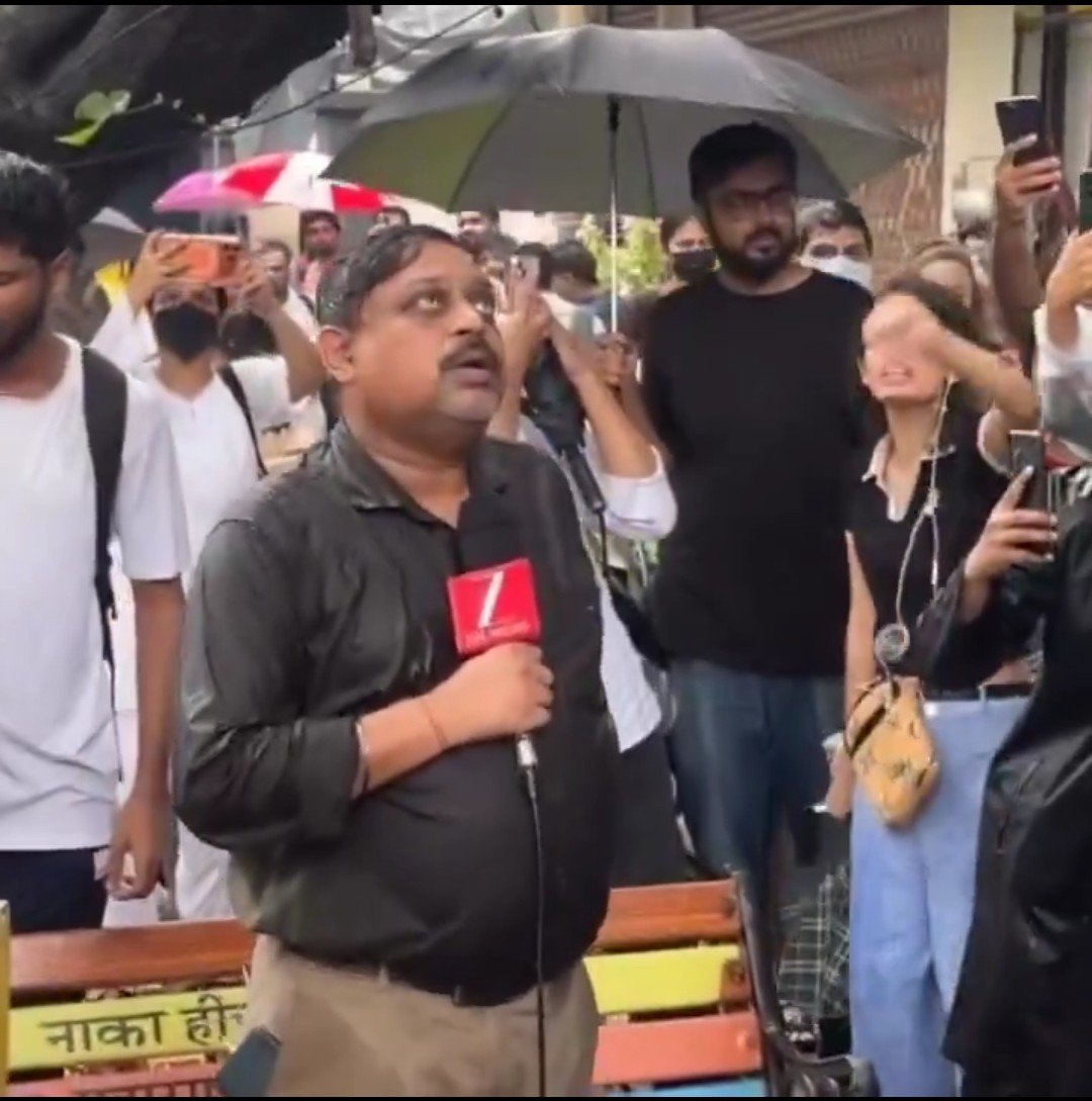 DoctorLFC's tweet photo. I don't think I'll ever get over how a group of unempathetic thugs and bullies continued to abuse and ridicule a ground reporter drenched in rain, for simply wanting to do his job.

He looked up at the sky for a brief moment, and gathered enough courage to maintain his composure. https://t.co/PigVfOZomA