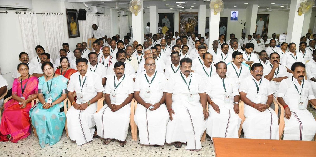 ElangovanAiadmk's tweet photo. கழக பொதுச்செயலாளர், புரட்சித்தமிழர், மாண்புமிகு @EPSTamilNadu அவர்கள் தலைமையில்,

சேலம் புறநகர், மாநகர் ஆகிய மாவட்ட கழகங்களுக்கு உட்பட்ட கழக நிர்வாகிகள் ஆலோசனை கூட்டம் @AIADMKOfficial புரட்சித்தலைவர் எம்ஜிஆர் மாளிகையில் நடைபெற்றது.!

#ADMK #AIADMK #EPS #ADMK_SLM https://t.co/FXskTFtADf