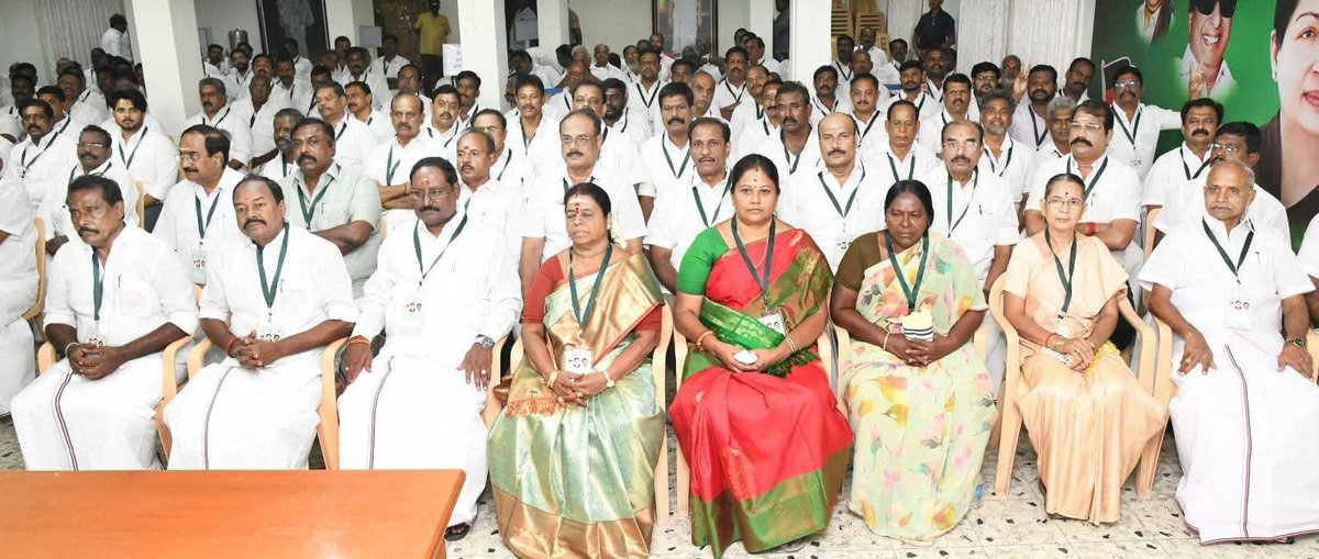 ElangovanAiadmk's tweet photo. கழக பொதுச்செயலாளர், புரட்சித்தமிழர், மாண்புமிகு @EPSTamilNadu அவர்கள் தலைமையில்,

சேலம் புறநகர், மாநகர் ஆகிய மாவட்ட கழகங்களுக்கு உட்பட்ட கழக நிர்வாகிகள் ஆலோசனை கூட்டம் @AIADMKOfficial புரட்சித்தலைவர் எம்ஜிஆர் மாளிகையில் நடைபெற்றது.!

#ADMK #AIADMK #EPS #ADMK_SLM https://t.co/FXskTFtADf
