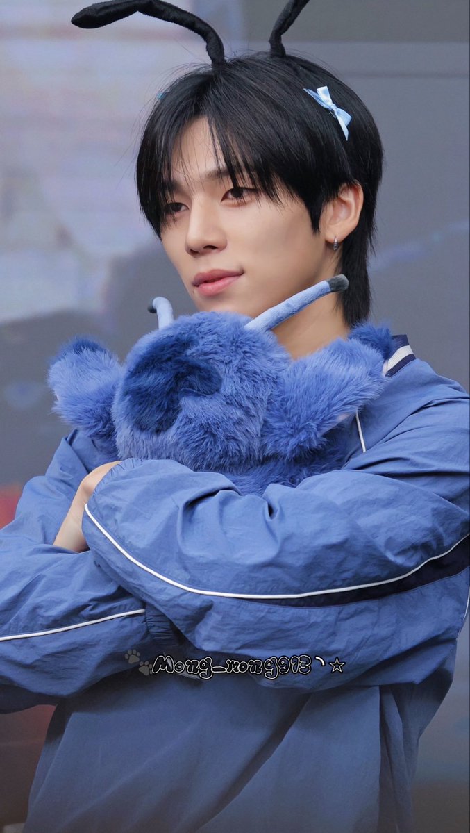 mong_mong912's tweet photo. 260720 SOUNDWAVE FANSIGN 🇰🇷
{SOGEON🐾}

可愛い💙🧸

#NEXZ #SOGEON 
#ネクスジ　#ソゴン
#넥스지 #소건 https://t.co/54WrmrKZIk