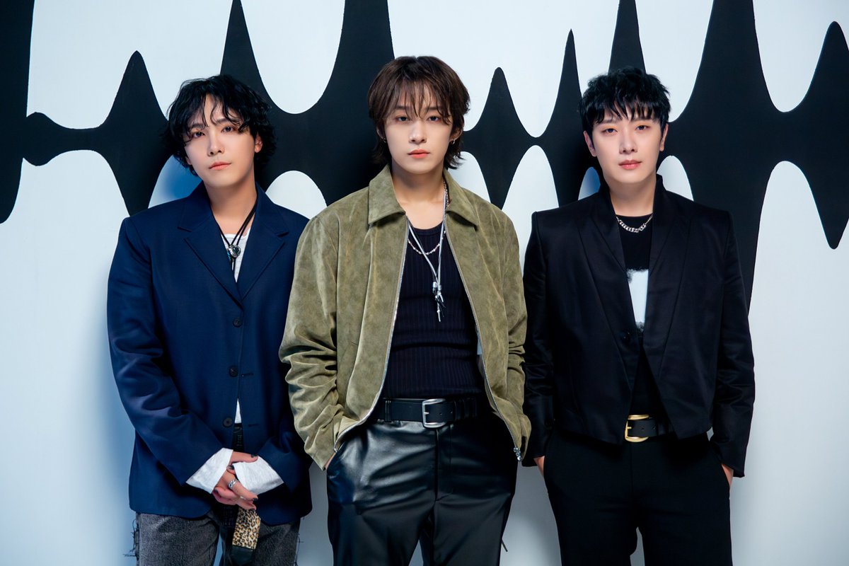 Hello_asian's tweet photo. พร้อมหรือยัง? ‘FTISLAND’ กลับมาจุดไฟความมันในไทยกับ ‘2026 FTISLAND TOUR 0 — XIX — III ‘FaTe’ in BANGKOK’ เตรียมโดดให้สุดทุกบีตท์! 8 ส.ค. นี้

 #FTISLAND #FT아일랜드 #FaTeinBANGKOK
#프리마돈나 #PRIMADONNA
#오엔기획 #ONworldwideThailand

            สิ้นสุดการรอคอย เสียงกรี๊ดของ พรีมาดอนน่าไทย กำลังจะดังกระหึ่มอีกครั้ง เพราะอีกไม่กี่วันเท่านั้น สำหรับคอนเสิร์ตใหญ่ที่ทุกคนตั้งตารอคอยใน ‘2026 FTISLAND TOUR 0 — XIX — III ‘FaTe’ in BANGKOK’ งานนี้ 3 หนุ่มสุดฮอตวงดนตรีร็อกระดับพรีเมียมจากเกาหลีใต้อย่าง FTISLAND พร้อมแล้วที่จะกลับมาระเบิดพลังเสียงดนตรีสดและสร้างความทรงจำสุดพิเศษให้กับแฟนๆ ชาวไทยอีกครั้ง                หลังจากที่ประทับใจกับทุกโชว์ที่ผ่านมา ครั้งนี้พวกเขากลับมาพร้อมกับโปรดักชันจัดเต็ม เซตลิสต์เพลงฮิตติดหู และโชว์สุดเดือดที่จะชวนทุกคนลุกขึ้นมาโดดและร้องตามไปพร้อมกันตลอดทั้งงาน รับประกันความสนุก สุดเหวี่ยง และเอเนอร์จี้ที่ร้อนแรงสมการรอคอยแน่นอน!

            การกลับมาครั้งนี้ถือเป็นการคัมแบ็กสเตจในไทยในรอบ 2 ปี โดยผู้จัดไฟแรง O.N worldwide ที่พร้อมเสิร์ฟความสนุกภายใต้คอนเซปต์ ‘FaTe’ หรือ "โชคชะตา" ที่จะพาวงดนตรีร็อกฝีมือระดับพรีเมียมและแฟนเพลงมาร่วมสร้างช่วงเวลาแห่งความสุขร่วมกันอีกครั้ง งานนี้หนุ่มๆ FTISLAND จัดหนักจัดเต็มทั้งระบบแสง เสียง โปรดักชันสุดอลังการ และเซตลิสต์เพลงฮิตติดหูตั้งแต่ยุคเริ่มต้นจนถึงผลงานล่าสุดที่จะชวนทุกคนลุกขึ้นมาโดด ร้องตะโกน และสนุกไปกับดนตรีสดสุดเดือดตลอดการแสดง

            สำหรับใครที่ยังไม่มีบัตร โอกาสที่จะเป็นส่วนหนึ่งของโชคชะตาครั้งนี้ยังเปิดอยู่! แฟนๆ ที่ไม่อยากพลาดสเตจคุณภาพและเอเนอร์จี้สุดมัน สามารถจับจองบัตรกันได้แล้ววันนี้ โดยเปิดจำหน่ายบัตรราคา 6,500 / 4,500 และ 3,500 บาท ผ่านทาง https://t.co/iypjqiSNS9  ล็อกคิวในตาราง วอร์มเสียง และเตรียมพลังกายให้พร้อม แล้วไปเขียนอีกหนึ่งหน้าประวัติศาสตร์ความทรงจำกับ FTISLAND ในค่ำคืนที่ทุกคนจะไม่มีวันลืม! ในวันเสาร์ที่ 8 สิงหาคมนี้!