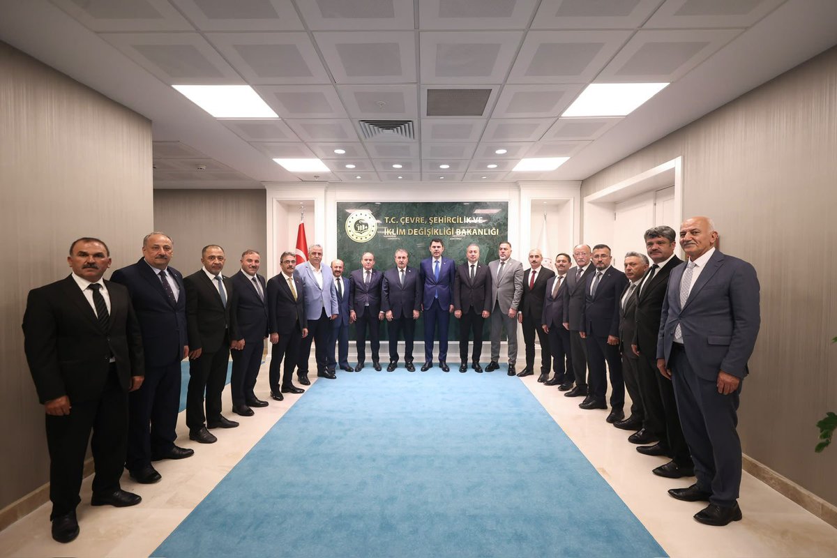 Mustafa_Destici's tweet photo. Belediye başkanlarımızla birlikte Çevre Şehircilik ve İklim Değişikliği Bakanımız Sayın Murat Kurum’u ziyaret ettik. 

İlgileri ve nazik misafirperverlikleri için kıymetli bakanımıza ve ekibine teşekkür eder, çalışmalarında üstün muvaffakiyetler dileriz. https://t.co/YNMU8u5k5u