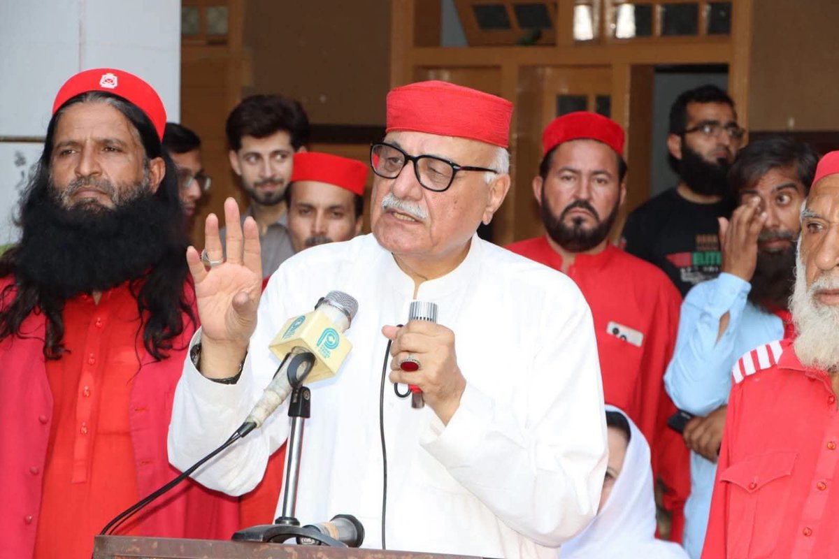 goharalianp's tweet photo. راشد حسین شہید کی قربانی اس قربانی پر میاں افتخار حسین صاحب کے فیملی کی ثابت قدمی ایک دن رنگ لائے گی یہ قومی جنگ ہے اس میں فتح انشاء اللہ پختون قوم کی ہوگی 
#RememberingMianRashidHussain https://t.co/XwC3OET6Gi