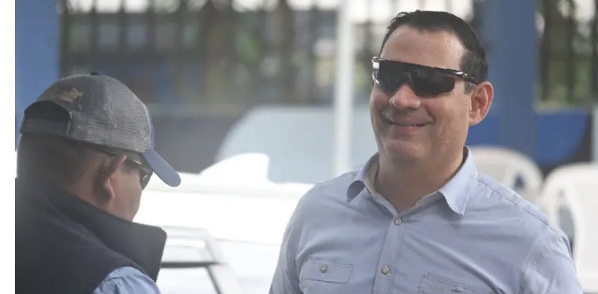 Sonny_Figueroa's tweet photo. Aquí otros cuatro de los integrantes del grupo paramilitar de Walter Mazariegos en la #USAC

Se dedican a intimidar con armas de fuego a los opositores de Mazariegos

¿Usted los conoce?

Nota con @marvindelcid en @VoxPopuliGuate 

▶️ https://t.co/uUFgdvsgcO https://t.co/j4IUCBeKj9