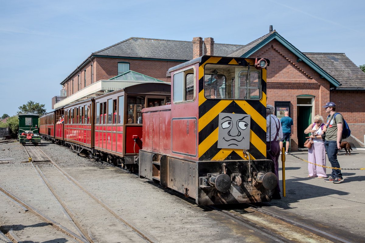TalyllynRailway's tweet photo. We’d like to thank our wonderful Staff &amp; Volunteers for adapting to so many changes, and our Passengers for their patience &amp; understanding. We hope that your enjoyment of the weekend was not affected! (2/2)

What was your favourite moment of the weekend?

📸 Nathan Spence https://t.co/cuCsRgyxEm