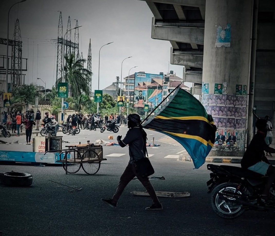 TitoMagoti's tweet photo. Hatuwezi kuwasaliti wapiganaji na mashujaa wote waliouwawa wakipigania uadilifu wa bendera yetu kwa kauli tupu za Imanweli Nchimbi.

We ain’t sellouts.

We need truth, justice and accountability!

Madai yetu yako palepale!

Na mauaji ya Oktoba 29 remains at large in our hearts 💔 https://t.co/BQhn4UhGJ8