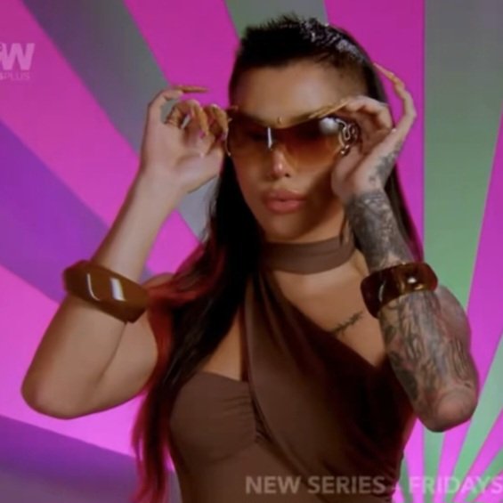 luveluster's tweet photo. confessionals so iconic, she chose the same color 🤎

#DragRaceDownUnder https://t.co/RUFTAMxVEX