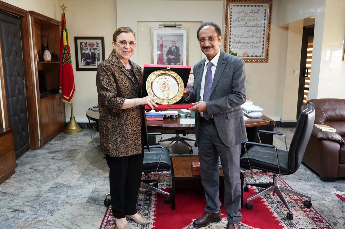 YemEmbassyMaroc's tweet photo. سعادة السفير عزالدين سعيد الأصبحي، سفير الجمهورية اليمنية في الرباط، يلتقي بالسيدة نعيمة ابن يحيى، وزيرة التضامن والادماج الاجتماعي والأسرة، لبحث سبل تعزيز التعاون الثنائي في المجالات الاجتماعية والتنموية. https://t.co/jPZGsuW5Z3