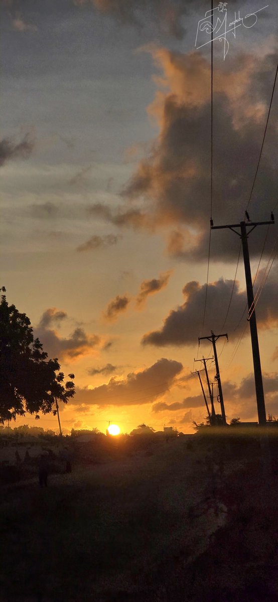 sheikhmargub's tweet photo. I wasn't looking for this sunset. I'm glad it found me. 🌅 https://t.co/IOcaPDNCDf